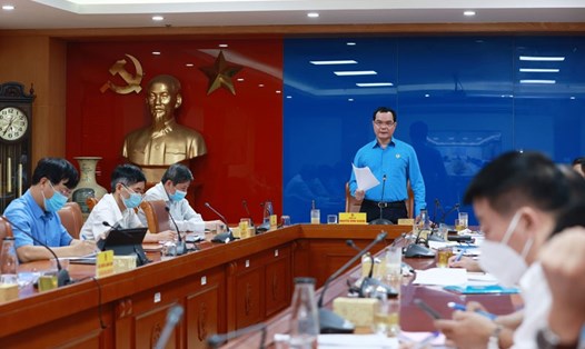Chủ tịch Tổng LĐLĐVN Nguyễn Đình Khang kết luận buổi làm việc. Ảnh: Nguyễn Hải