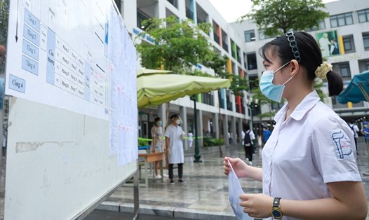 Thí sinh tham dự kỳ thi tuyển sinh lớp 10 THPT công lập tại Hà Nội năm học 2021-2022. Ảnh: Hải Nguyễn.