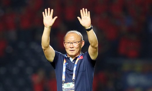 HLV Park Hang-seo cùng tuyển Việt Nam đi tiếp tại vòng loại World Cup 2022, nhưng ông không vui khi đội thua UAE 2-3. Ảnh: VFF