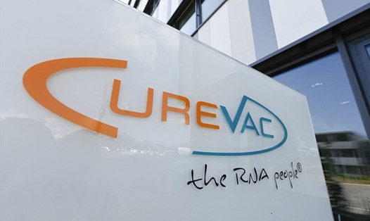 Logo của CureVac tại trụ sở chính của công ty ở Tuebingen, phía nam Đức. Ảnh: AFP
