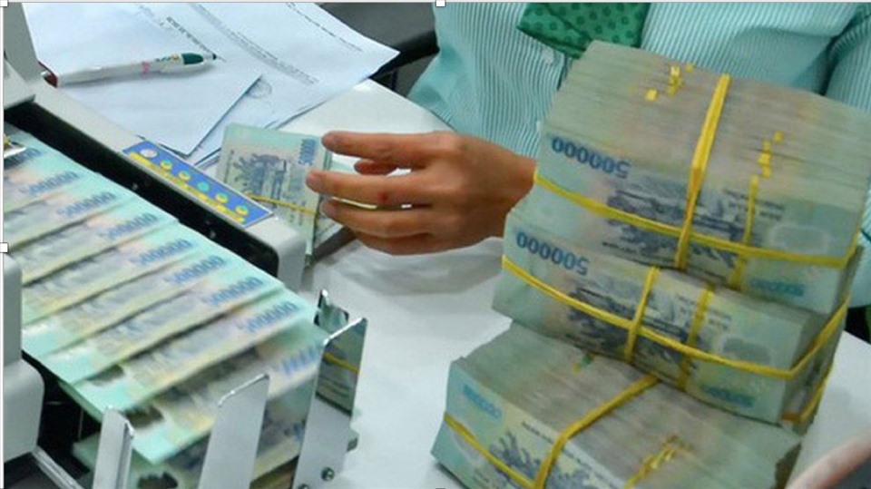 Đổi tiền rách, bạc màu có mất phí không?