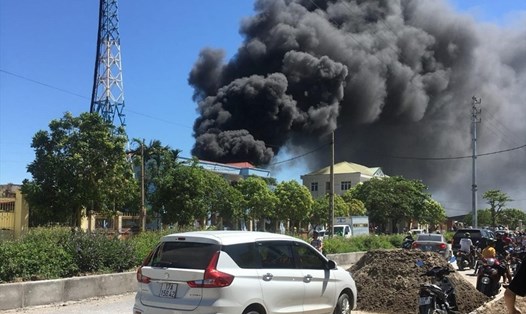 Vụ cháy xảy ra tại địa điểm gần trụ sở một số cơ quan, đơn vị của huyện Tiền Hải (tỉnh Thái Bình) may mắn được khống chế kịp thời, không để lây lan. Ảnh: CTV