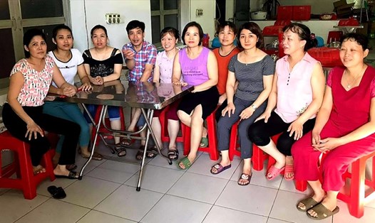 Đại diện tập thể nguyên là công nhân, người lao động của Công ty TNHH Poong Shin Vina tại Thái Bình chưa được chi trả trợ cấp thôi việc (hình chụp thời điểm giữa tháng 4.2021). Ảnh: NVCC