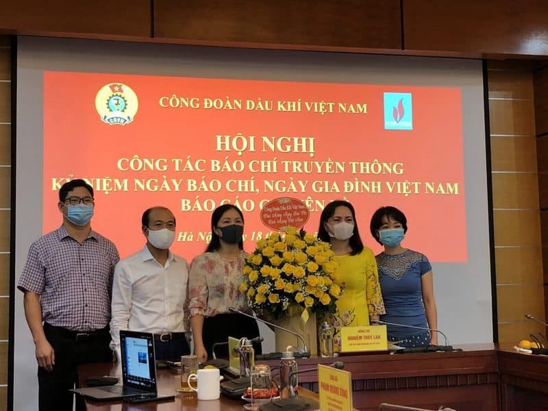 Ban Biên tập Tạp chí và Trang tin điện tử Công đoàn Dầu khí Việt Nam tại Hội nghị công tác truyền thông báo chí. Ảnh: CĐN