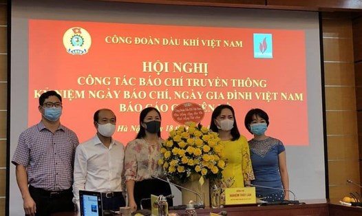 Ban Biên tập Tạp chí và Trang tin điện tử Công đoàn Dầu khí Việt Nam tại Hội nghị công tác truyền thông báo chí. Ảnh: CĐN
