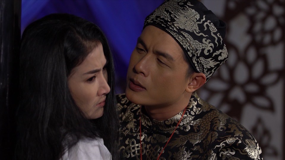 Hòa Hiệp gạ gẫm Quỳnh Lam trong "Nghiệp sinh tử". Ảnh: ĐPCC. Hòa Hiệp gạ gẫm Quỳnh Lam trong "Nghiệp sinh tử". Ảnh: ĐPCC.