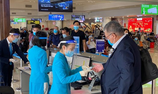 Sân bay Nội Bài và Tân Sơn Nhất cho phép nhập cảnh trở lại các chuyến bay quốc tế chở người. Ảnh minh họa NIA