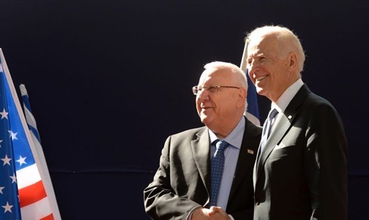 Ông Joe Biden và ông Reuven Rivlin trong một cuộc gặp năm 2016. Ảnh: AFP