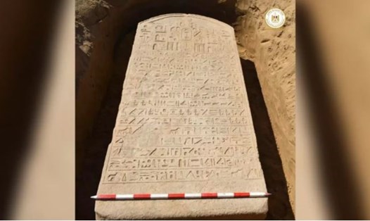 Cận cảnh bia đá cố 2.600 tuổi của Pharaoh được một người nông dân tìm thấy ở đông bắc Ai Cập. Ảnh: Bộ Cổ vật Ai Cập