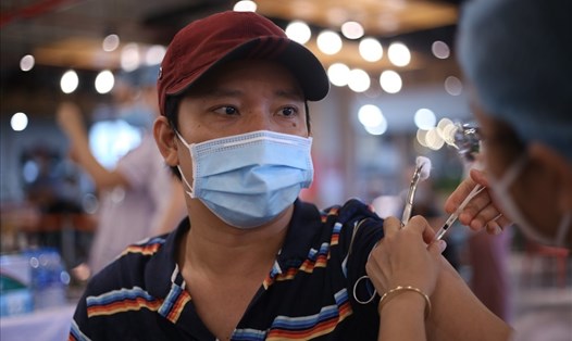 Tiêm vaccine cho người lao động tại Khu chế xuất Tân Thuận, quận 7, TPHCM, chiều 20.6.2021. Ảnh: Anh Tú