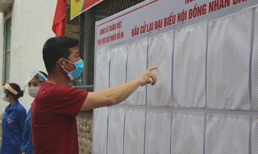 Cử tri xã Tráng Việt, huyện Mê Linh đi bỏ phiếu bầu cử lại vào ngày 6.6 vừa qua. Ảnh TV