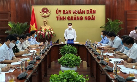 Ông Đặng Văn Minh - Chủ tịch UBND tỉnh Quảng Ngãi chủ trì họp Ban chỉ đạo phòng, chống COVID-19.