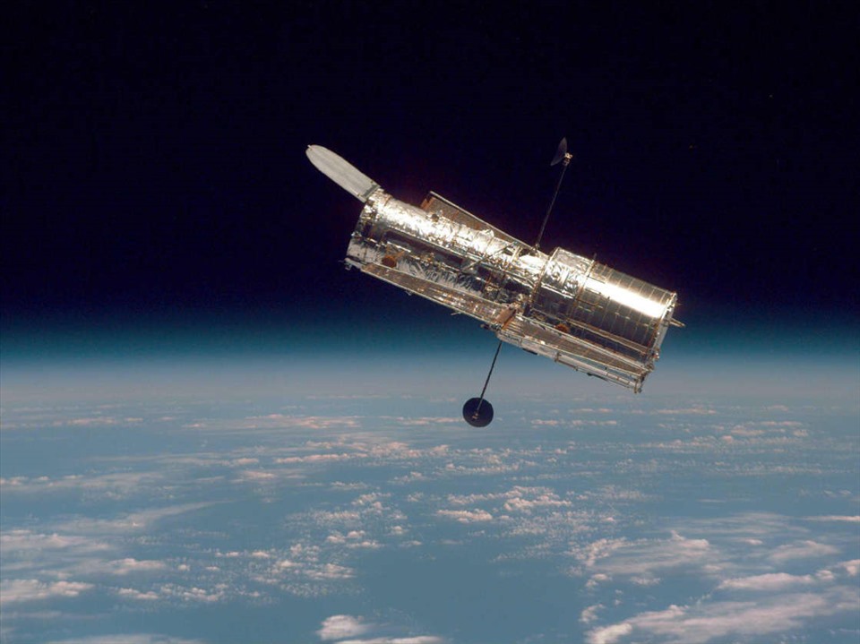 NASA vẫn "bó tay" chưa sửa được kính thiên văn Hubble