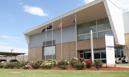 Hơn 600 người sơ tán khỏi nhà tù Wellington ở New South Wales, Australia. Ảnh: CSNSW