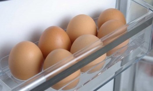 Bạn không nên để trứng ở cánh tủ lạnh. Ảnh minh hoạ: TL