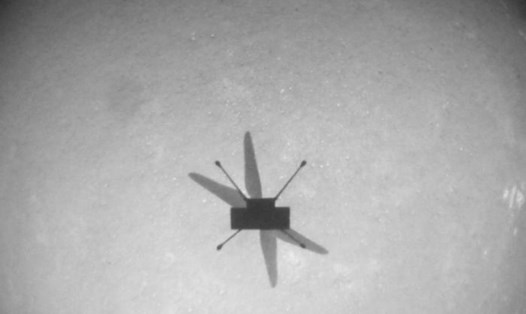 Trực thăng sao Hỏa Ingenuity trong chuyến bay thứ 8 trên hành tinh đỏ. Ảnh: NASA