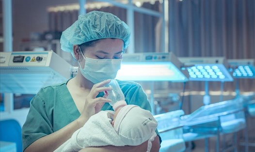 Chăm sóc trẻ sơ sinh tại Bệnh viện quốc tế Hoàn Mỹ Đồng Nai. Ảnh: Minh Châu