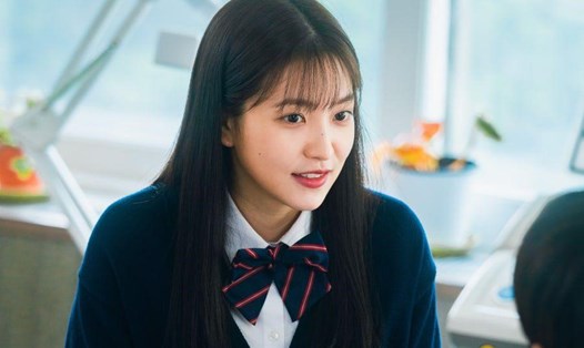 Yeri - Red Velvet biến thành học sinh trung học trong phim mới. Ảnh: Soompi