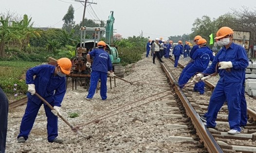 Tổng Công ty Đường sắt Việt Nam xin vay 800 tỉ để đảm bảo việc làm cho trên 13.000 lao động. Ảnh VNR