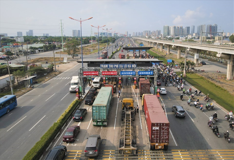 BOT xa lộ Hà Nội thu phí từ ngày 1.4.2021.  Ảnh: Anh Tú