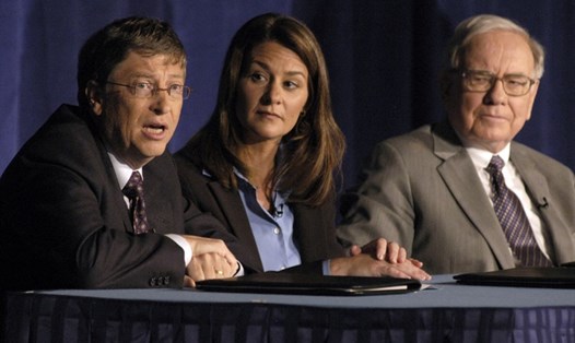 Bill Gates, Melinda Gates và Warren Buffett là 3 người được ủy thác của quỹ từ thiện Bill & Melinda Gates Foundation. Ảnh: AFP