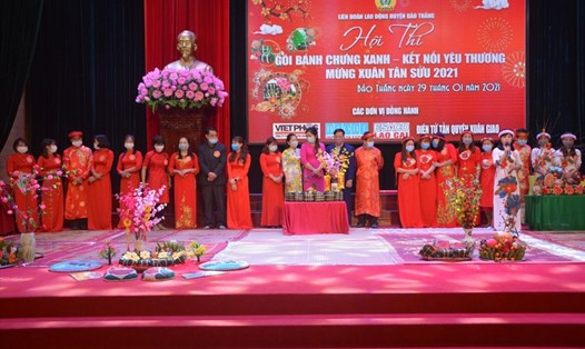 Quang cảnh hội thi Gói bánh chưng xanh - Kết nối yêu thương tại Tết sum vầy tỉnh Lào Cai năm 2021. Ảnh: Đồng Hồng.