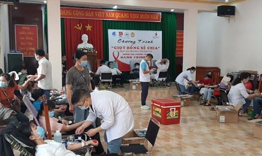 Đoàn viên CNVCLĐ huyện Di Linh (Lâm Đồng) tích cực tham gia hiến máu tình nguyện. Ảnh: Duy Huyên
