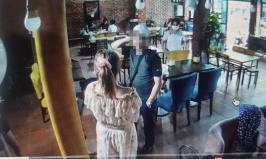 Hình ảnh nữ diễn viên trước lúc bị hành hung ở quán cà phê. Ảnh chụp từ clip
