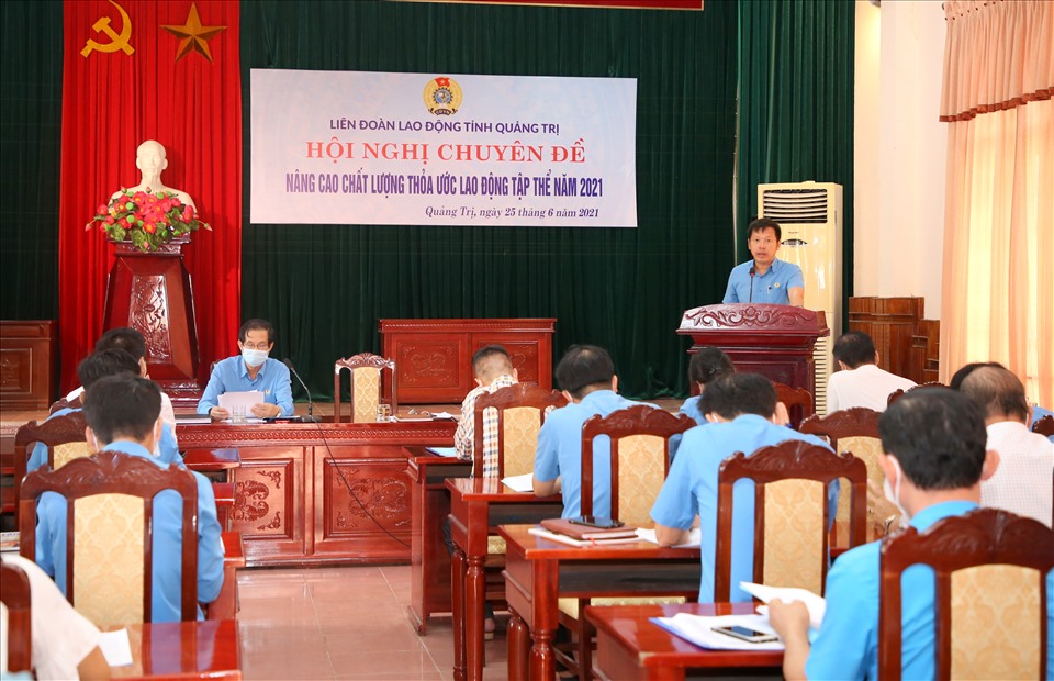 Hội nghị nâng cao chất lượng thỏa ước lao động tập thể của LĐLĐ tỉnh Quảng Trị tổ chức. Ảnh: Hưng Thơ