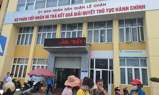Trung tâm hành chính quận Lê Chân được đánh giá là một trong những đơn vị thực hiện tốt các thủ tục CCHC. Ảnh: MC