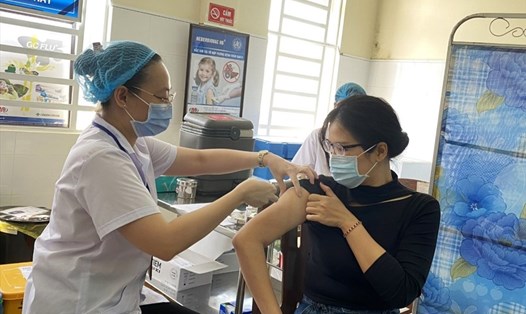 Bình Dương triển khai tiêm vaccine trong doanh nghiệp trong tháng 7.2021. Ảnh: Dương Bình