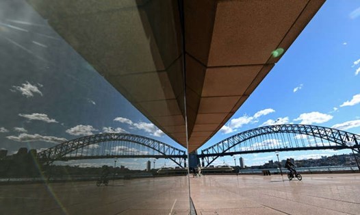 Thành phố lớn nhất của Australia bước vào 2 tuần phong tỏa nhằm ngăn chặn biến thể Delta. Ảnh: AFP