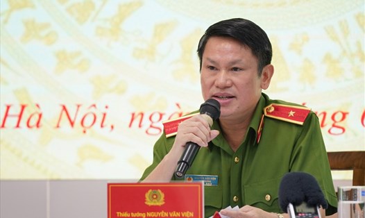 Thiếu tướng Nguyễn Văn Viện - Cục trưởng C05 trong buổi họp báo thông tin triệt phá 2 chuyên án ma tuý qua đường hàng không. Ảnh: V.Dũng