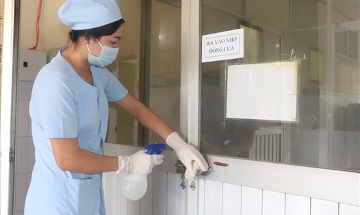 Các y, bác sĩ tại Bệnh viện Phổi tỉnh Đồng Nai mặc dù là tuyến đầu chống dịch COVID-19 nhưng cuộc sống rất khó khăn. Ảnh: Hà Anh Chiến