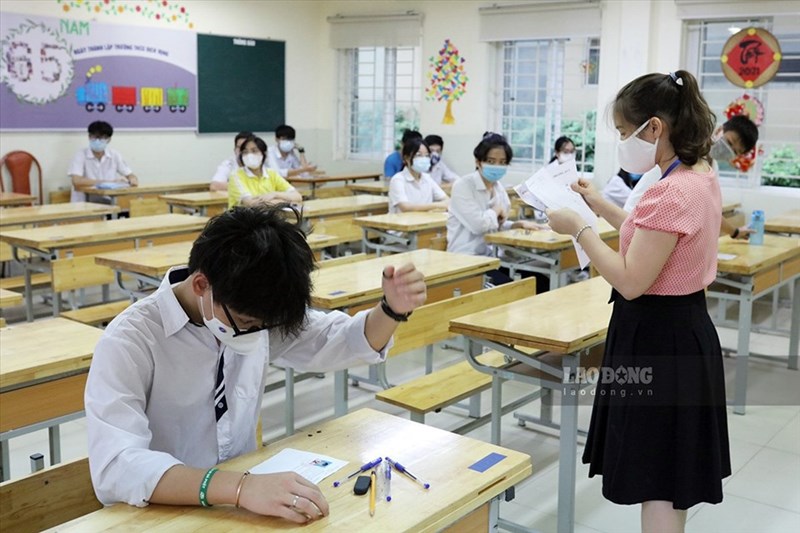 Có những hình thức xét tuyển nào được áp dụng cho học sinh muốn vào lớp 10 ở Hà Nội?
