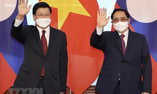 Thủ tướng Phạm Minh Chính và Tổng Bí thư, Chủ tịch nước Lào Thongloun Sisoulith chụp ảnh chung. Ảnh: TTXVN