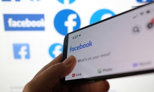 Hạn chế hoặc không sử dụng Facebook vì sợ bị "nghe trộm" thông tin cá nhân. Ảnh: AFP