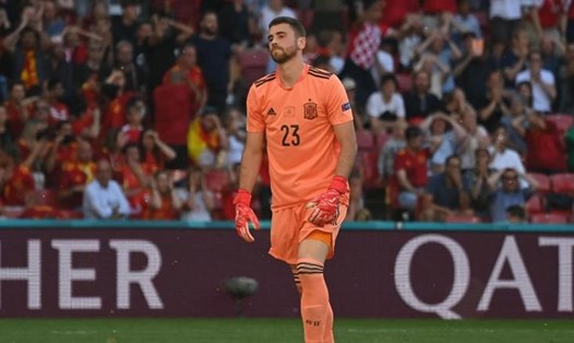 Thủ môn Unai Simon đã có pha đợt hụt bóng ở trận Tây Ban Nha thắng Croatia 5-3, tại tứ kết EURO 2020. Ảnh: AFP.