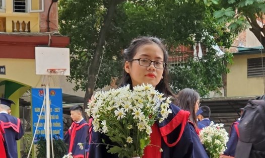 Em Bùi Nguyễn Linh Uyên- học sinh Trường THCS Tân Định đạt điểm thi xuất sắc trong kì thi tuyển sinh lớp 10 tại Hà Nội năm nay. Ảnh: NVCC