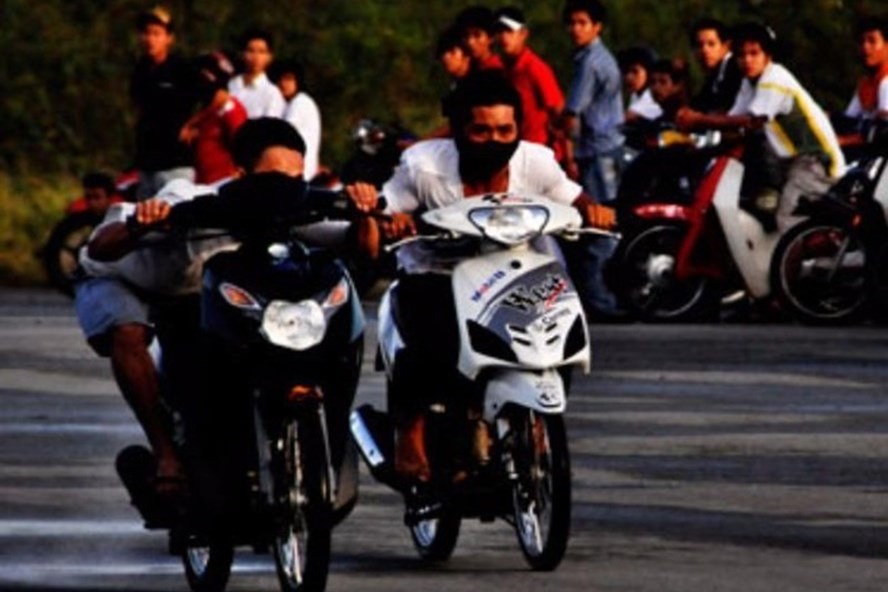 Đua xe náo loạn đường biển Lộc An thu giữ 3 xế độ và một ô tô