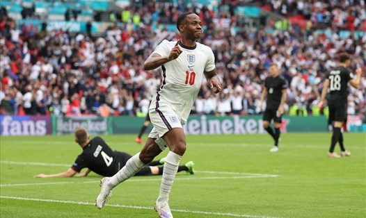 Sterling ghi bàn mở ra chiến thắng 2-0 của tuyển Anh trước Đức. Ảnh: UEFA