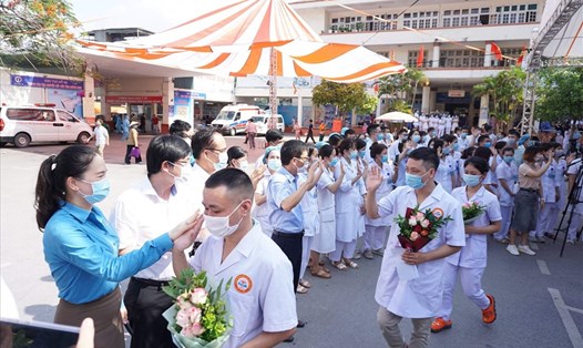 Lễ xuất quân cho 20 nhân viên y tế Quảng Ninh lên đường sang Bắc Giang sáng 3.6. Ảnh: CTV