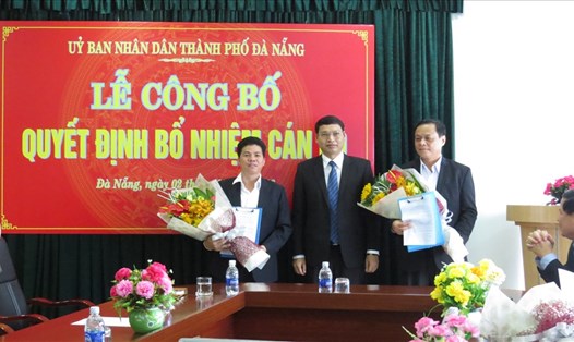 Ông Võ Ngọc Đồng (ngoài cùng bên phải) được bổ nhiệm giữ chức Giám đốc Sở Nội vụ kiêm Chủ tịch UBND huyện Hoàng Sa. Ảnh: Cổng TTĐT Đà Nẵng