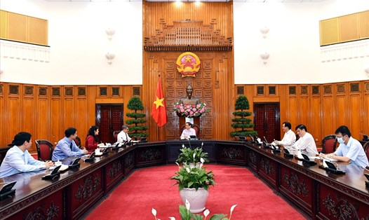 Tại buổi làm việc, Thủ tướng Phạm Minh Chính đề nghị Công ty AstraZeneca quan tâm, tạo mọi điều kiện thuận lợi nhất để Việt Nam có được ít nhất 10 triệu liều vaccine phòng chống COVID-19 từ nay đến đầu tháng 8.2021. Ảnh: VGP/Nhật Bắc