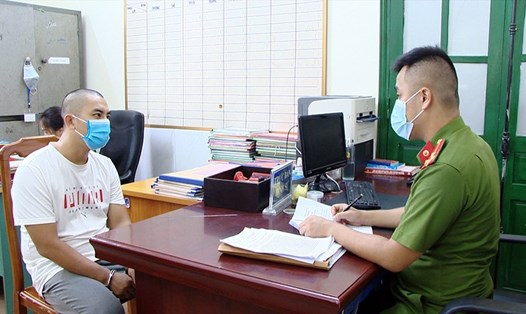 Nguyễn Tùng Lâm tại Cơ quan CSĐT Công an thị xã Quảng Yên. Ảnh: Thành Công