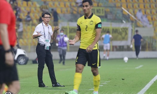 Huấn luyện viên Tan Cheng Hoe (áo trắng) tự tin giúp tuyển Malaysia chơi tốt trước tuyển Việt Nam. Ảnh: LĐBĐ Malaysia.