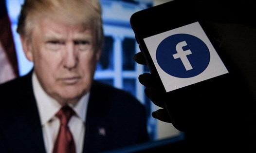 Facebook cấm tài khoản của ông Donald Trump đến năm 2023. Ảnh: AFP