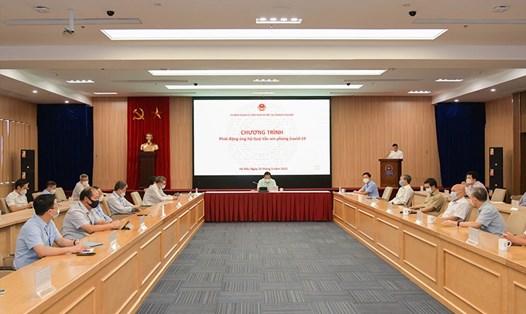 Trước đó, ngày 31/5, tại Hà Nội, Ủy ban Quản lý vốn nhà nước tại doanh nghiệp đã tổ chức Chương trình phát động ủng hộ Quỹ vaccine phòng CCOVID-19 tới các Tập đoàn, Tổng công ty trực thuộc. Ảnh HP