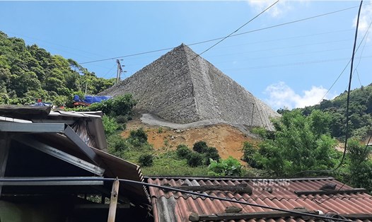 Công trình cây xăng đang xây dựng bên dưới tà luy âm tại xã Tà Xùa, huyện Bắc Yên, tỉnh Sơn La.