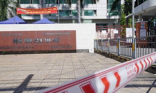 Đồng chí Công an phường dương tính với SAR-CoV-2 từng làm nhiệm vụ trực tại Bệnh viện quận Tân Phú. Ảnh: Anh Tú